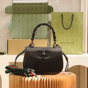 Replica Gucci Bamboo 1947 Small Top Handle Bag in Black – Iconic Bamboo Handle with Gold Hardware and Classic Gucci Branding