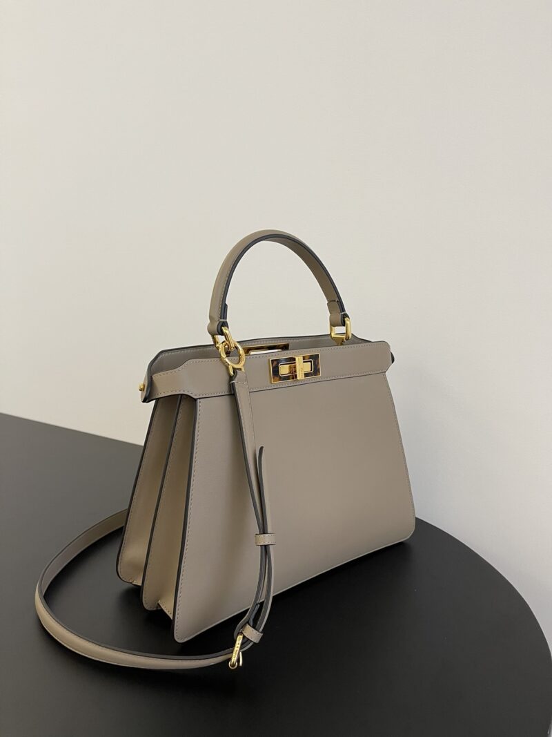 Fendi Peekaboo ISeeU Medium Dove grey calfskin bag - Image 3