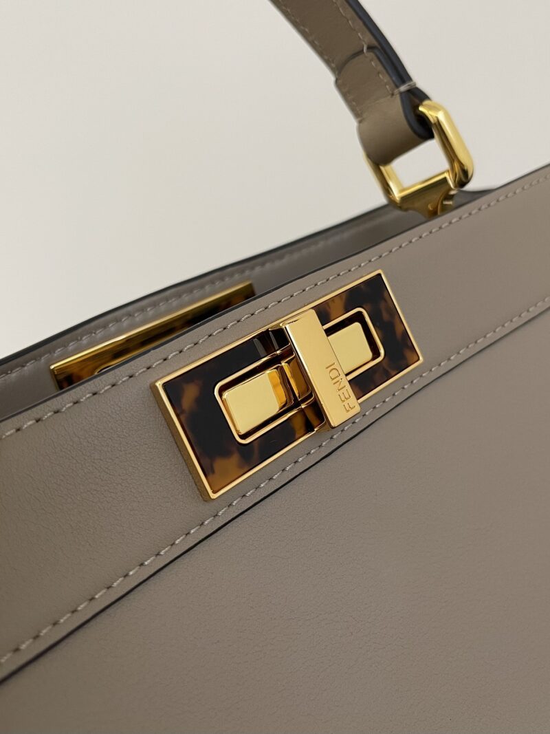 Fendi Peekaboo ISeeU Medium Dove grey calfskin bag - Image 4