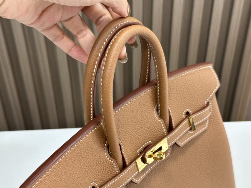 Hermes Birkin 25 handbag in Gold Togo leather - Image 3