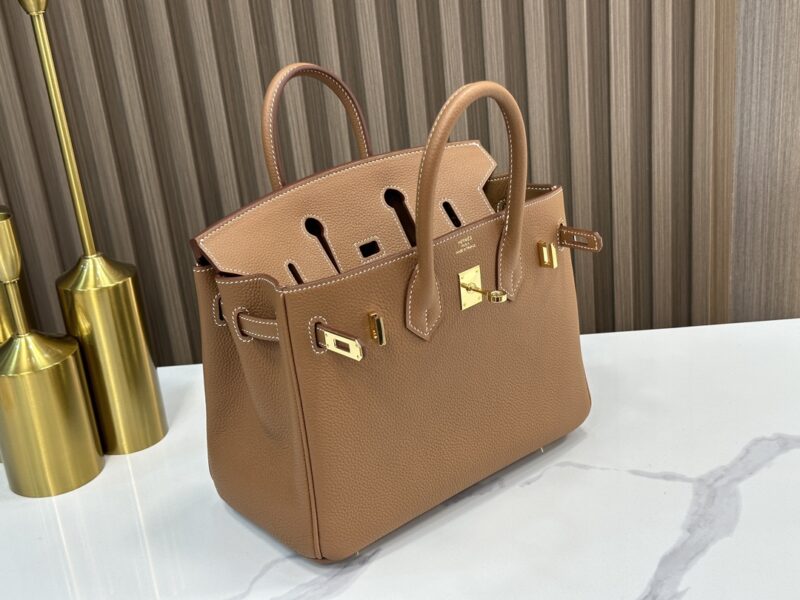 Hermes Birkin 25 handbag in Gold Togo leather - Image 9