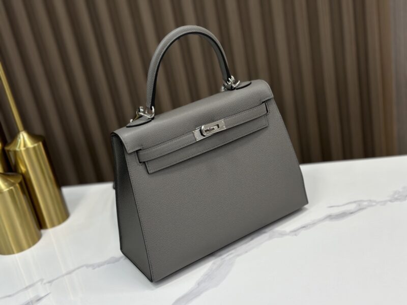 Hermes Kelly 25 handbag in Gris Meyer   Epsom leather - Image 3