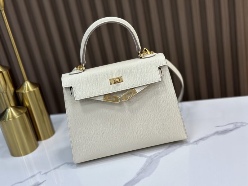 Hermes Kelly 25 handbag in Craie Epsom leather - Image 3