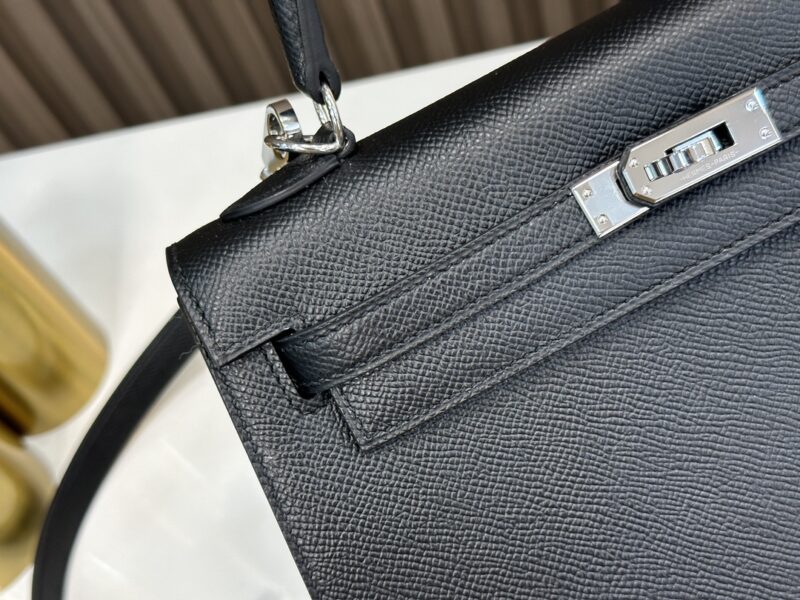 Hermes Kelly 25 handbag in Black Epsom leather - Image 4