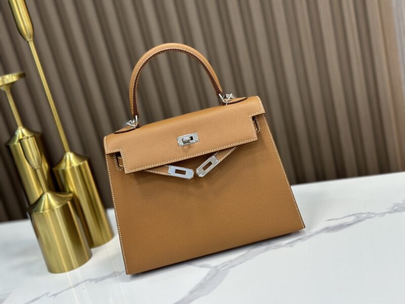 Hermes Kelly 25 handbag in Gold Epsom leather - Image 2