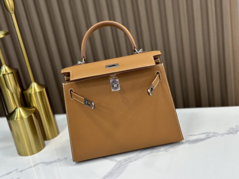 Hermes Kelly 25 handbag in Gold Epsom leather - Image 4