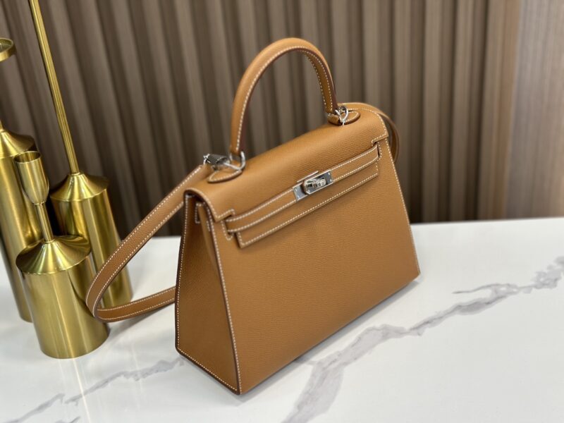 Hermes Kelly 25 handbag in Gold Epsom leather - Image 7