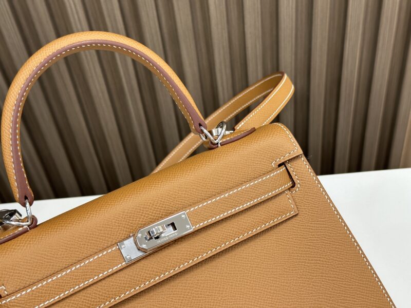 Hermes Kelly 25 handbag in Gold Epsom leather - Image 8