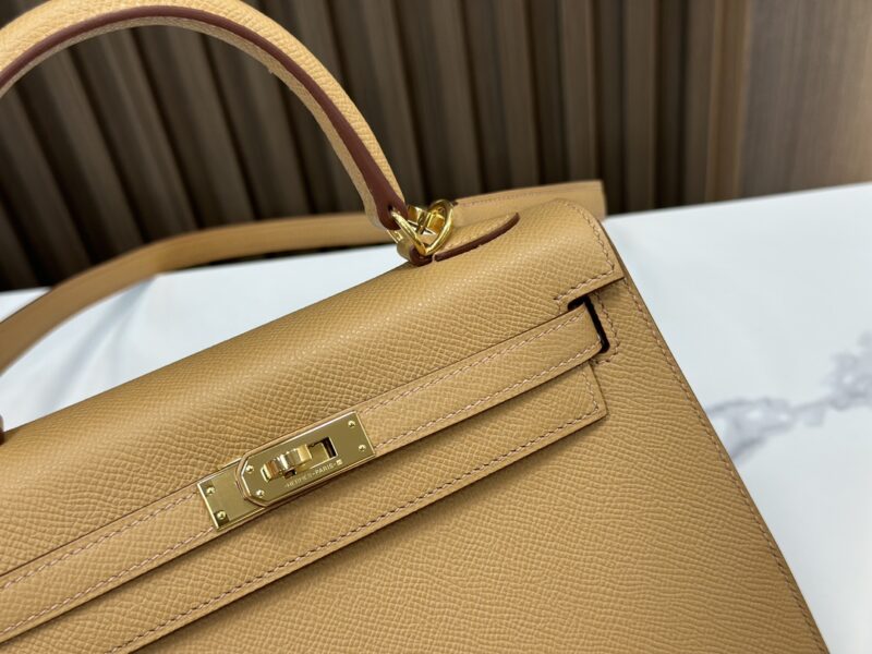 Hermes Kelly 25 handbag in Biscuit  Epsom leather - Image 3