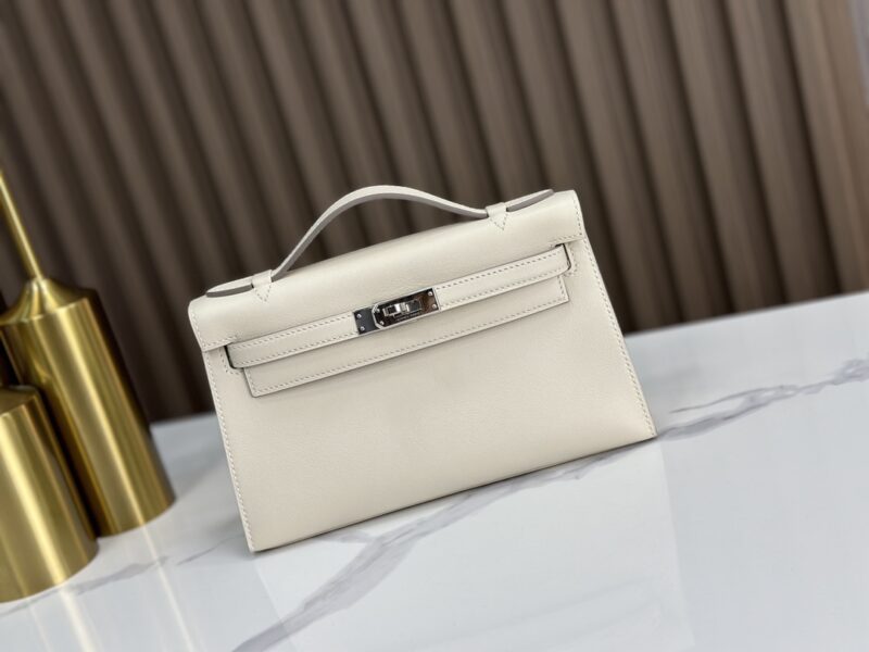 Replica HERMÈS Kelly Pochette in Craie Swift Leather – Elegant Luxury Mini Handbag