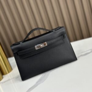 Replica HERMÈS Kelly Pochette in Black Swift Leather – Elegant Luxury Mini Handbag