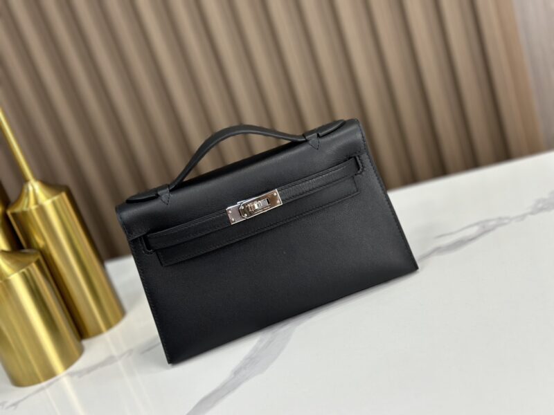 Replica HERMÈS Kelly Pochette in Black Swift Leather – Elegant Luxury Mini Handbag