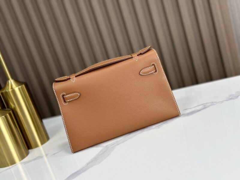 HERMÈS Kelly Pochette in Gold Swift leather - Image 6