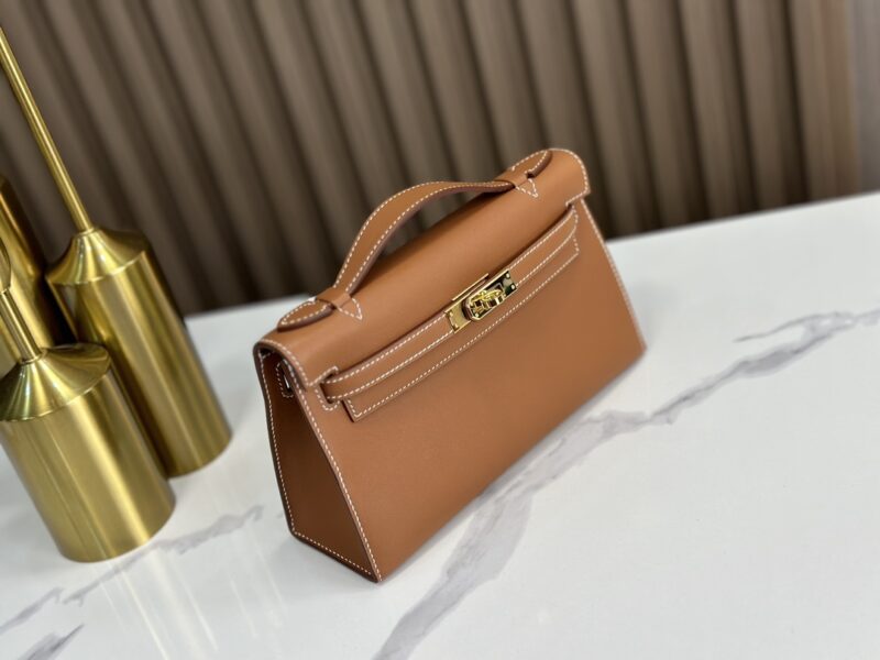 HERMÈS Kelly Pochette in Gold Swift leather - Image 8