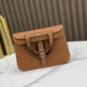 Replica Hermès Gold Mini Halzan 22cm Bag in Clemence Leather – High-quality replica Hermès bag in luxurious gold Clemence leather with gold-tone hardware.