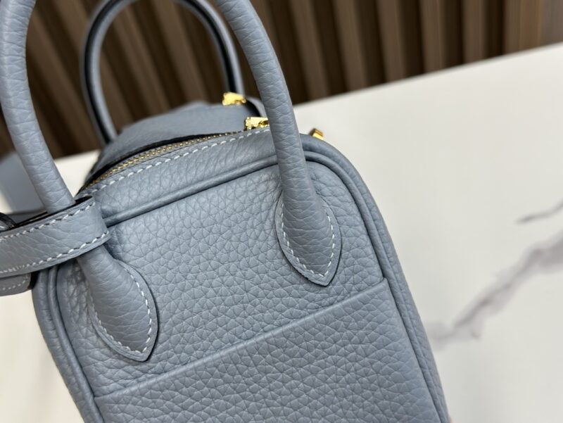 HERMÈS Mini Lindy shoulder bag in Bleu Lin Clemence leather - Image 2