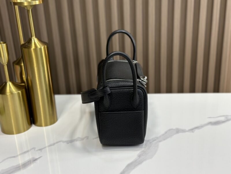 HERMÈS Mini Lindy shoulder bag in Black Clemence leather - Image 2