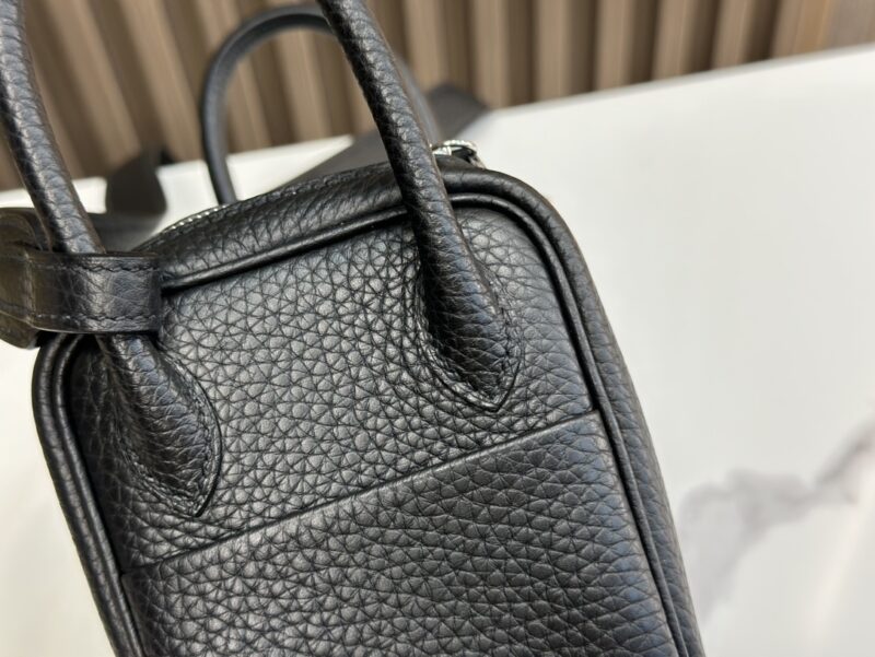 HERMÈS Mini Lindy shoulder bag in Black Clemence leather - Image 5