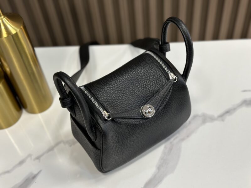 HERMÈS Mini Lindy shoulder bag in Black Clemence leather - Image 7