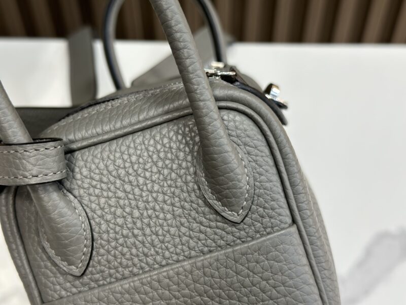 HERMÈS Mini Lindy shoulder bag in Gris Meyer Clemence leather - Image 8