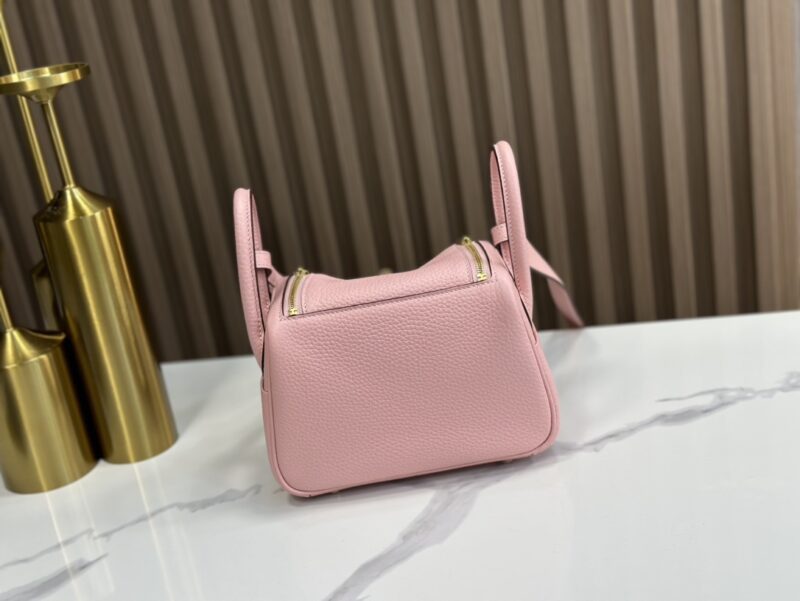 HERMÈS Mini Lindy shoulder bag in Rose Sakura Clemence leather - Image 4