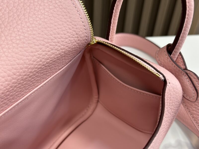 HERMÈS Mini Lindy shoulder bag in Rose Sakura Clemence leather - Image 5