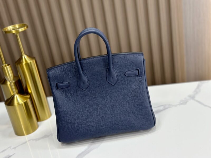 HERMÈS Birkin 25 handbag in Bleu Saphir Togo leather - Image 4