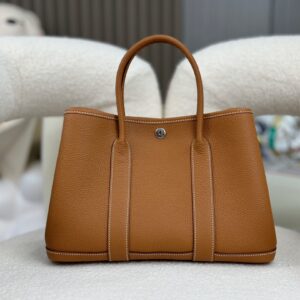 Replica Hermès Garden Party 30cm Bag in Negonda Gold – High-quality replica Hermès bag in gold Negonda leather with silver-tone hardware.