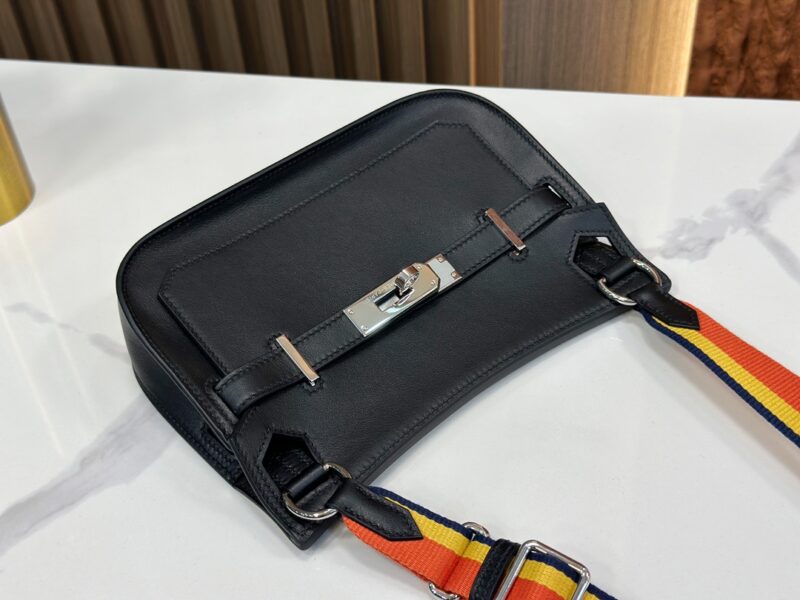 HERMÈS Jypsiere Mini shoulder bag in Black - Image 3