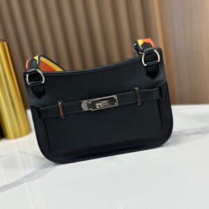 Replica Hermès Jypsiere Mini Shoulder Bag in Black – High-quality replica Hermès bag with crossbody strap and gold-tone hardware.