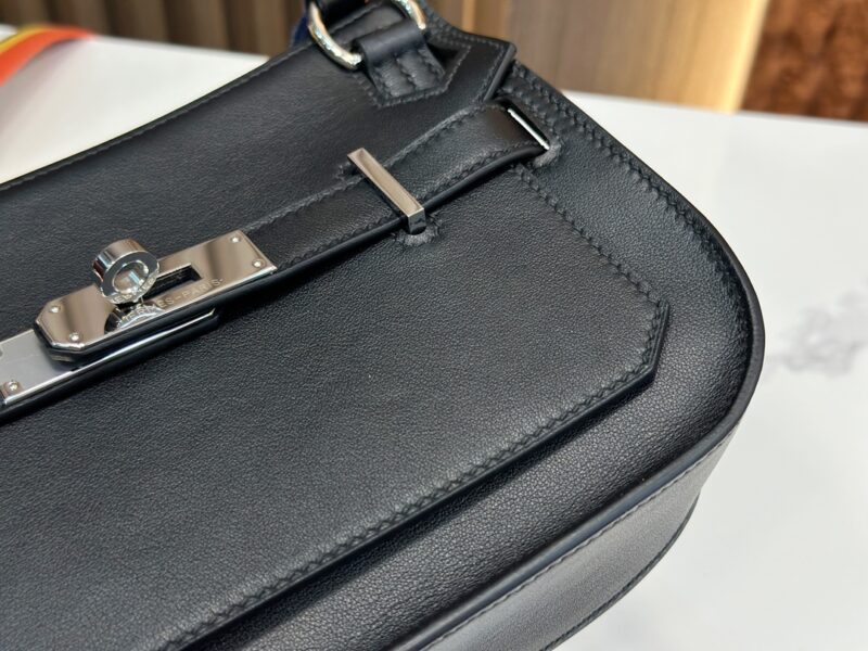 HERMÈS Jypsiere Mini shoulder bag in Black - Image 8