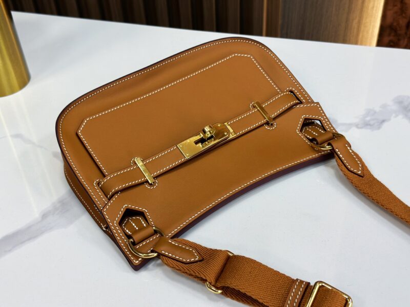 HERMÈS Jypsiere Mini shoulder bag in Gold - Image 7