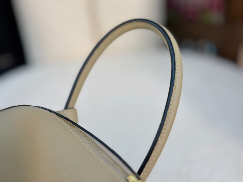 HERMÈS Lindy 26 shoulder bag in Trench Clemence leather - Image 3