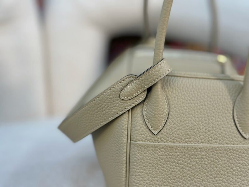 HERMÈS Lindy 26 shoulder bag in Trench Clemence leather - Image 7