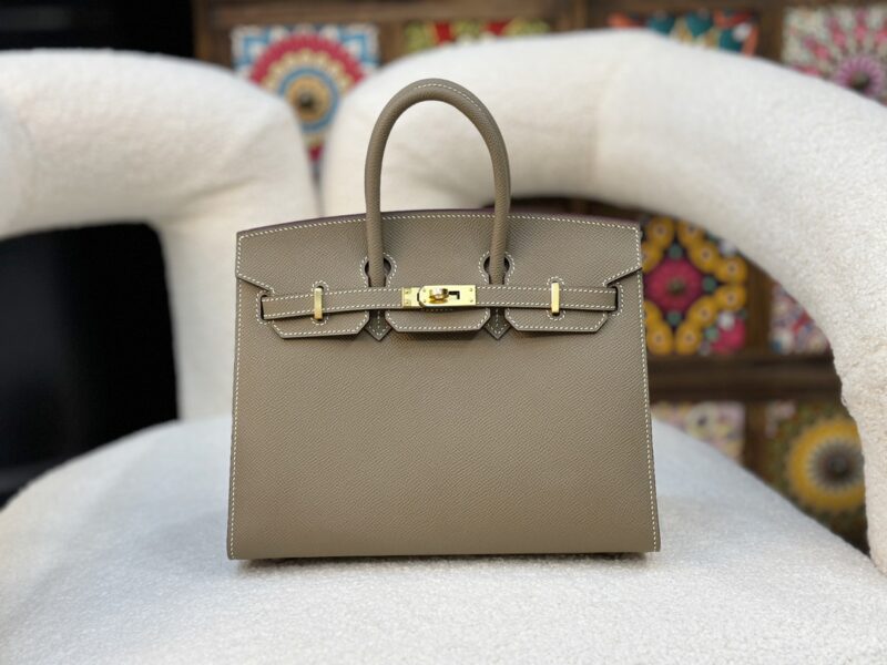 Replica Hermès Birkin Sellier 25 Bag in Etoupe Epsom Leather – High-quality replica Hermès bag with gold-tone hardware and structured silhouette.