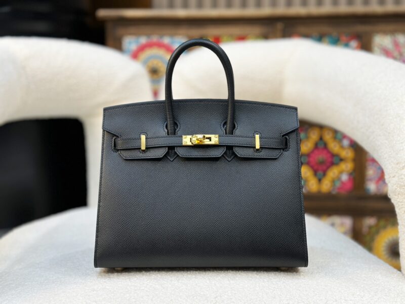 Replica Hermès Birkin Sellier 25 Bag in Black Epsom Leather – High-quality replica Hermès bag with gold-tone hardware and structured design.