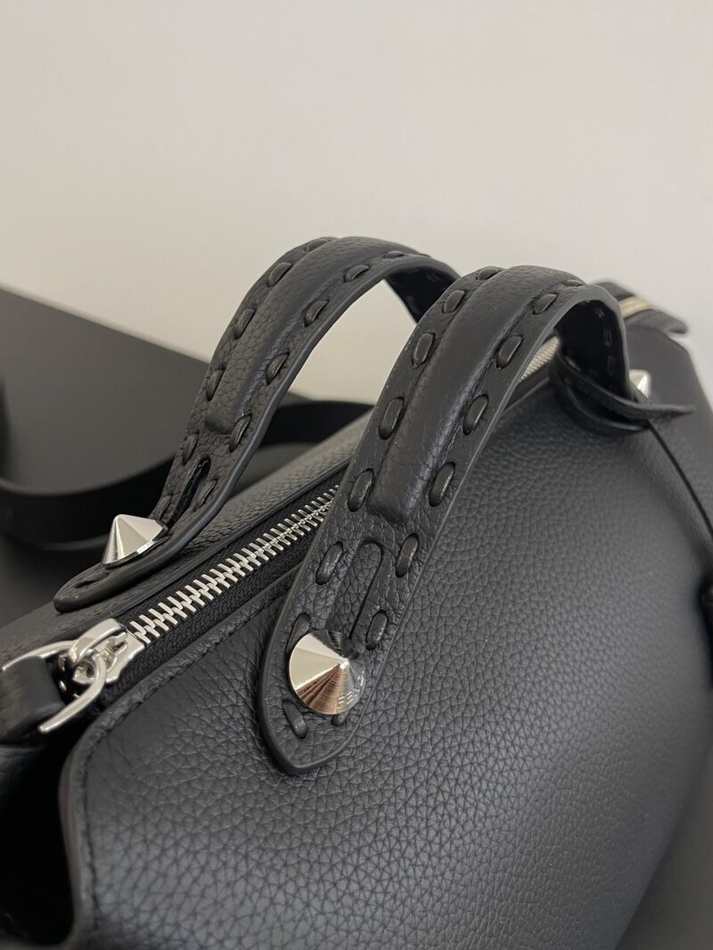 Fendi By The Way Selleria Medium Black Selleria bag with 192 hand-sewn topstitches - Image 3