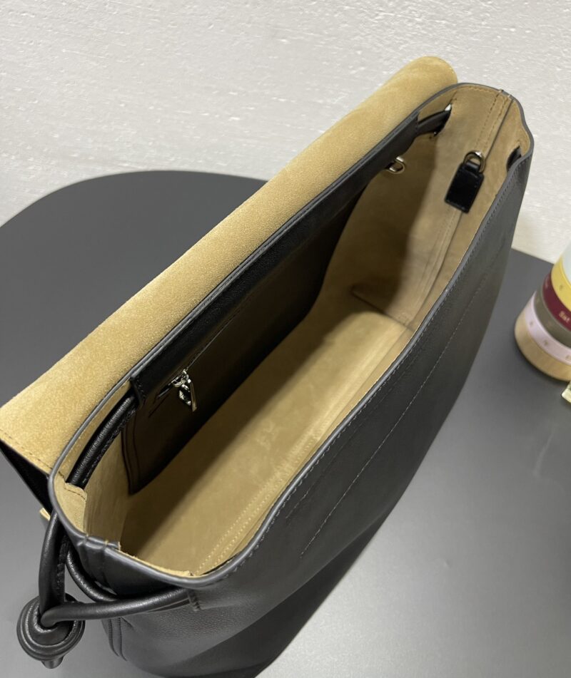 Loewe Flamenco satchel in Black - Image 5