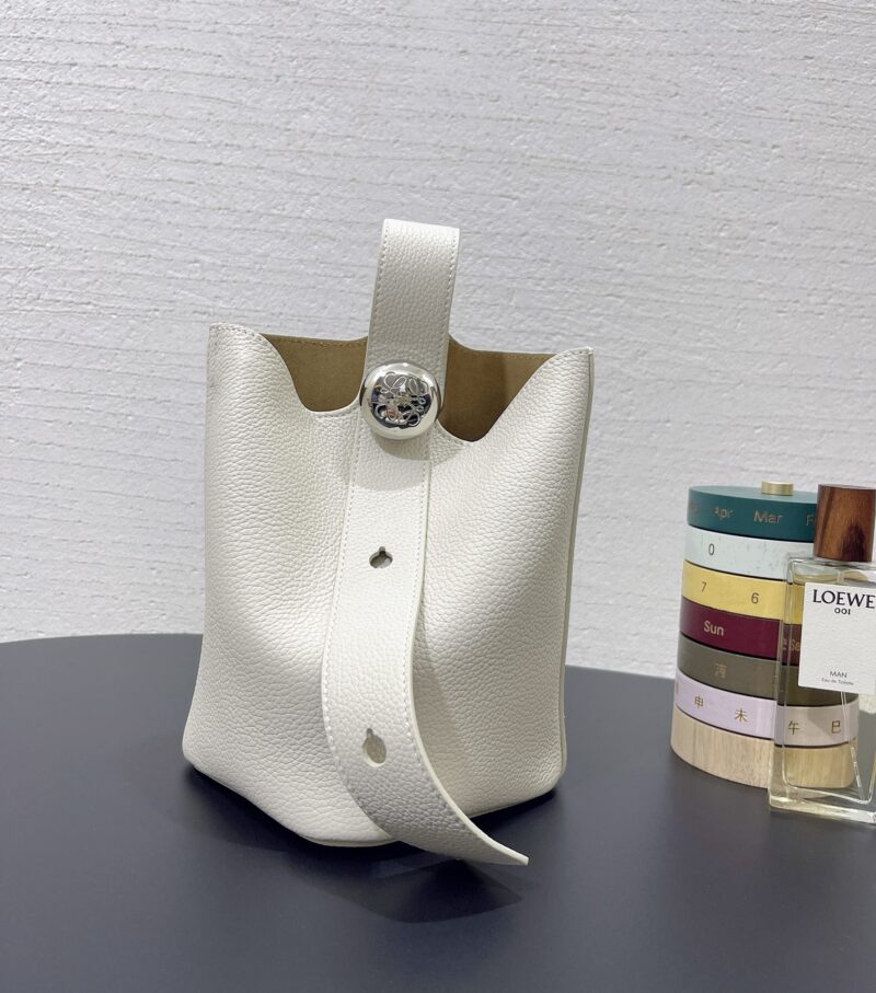 Loewe Mini Pebble Bucket bag White - Image 4