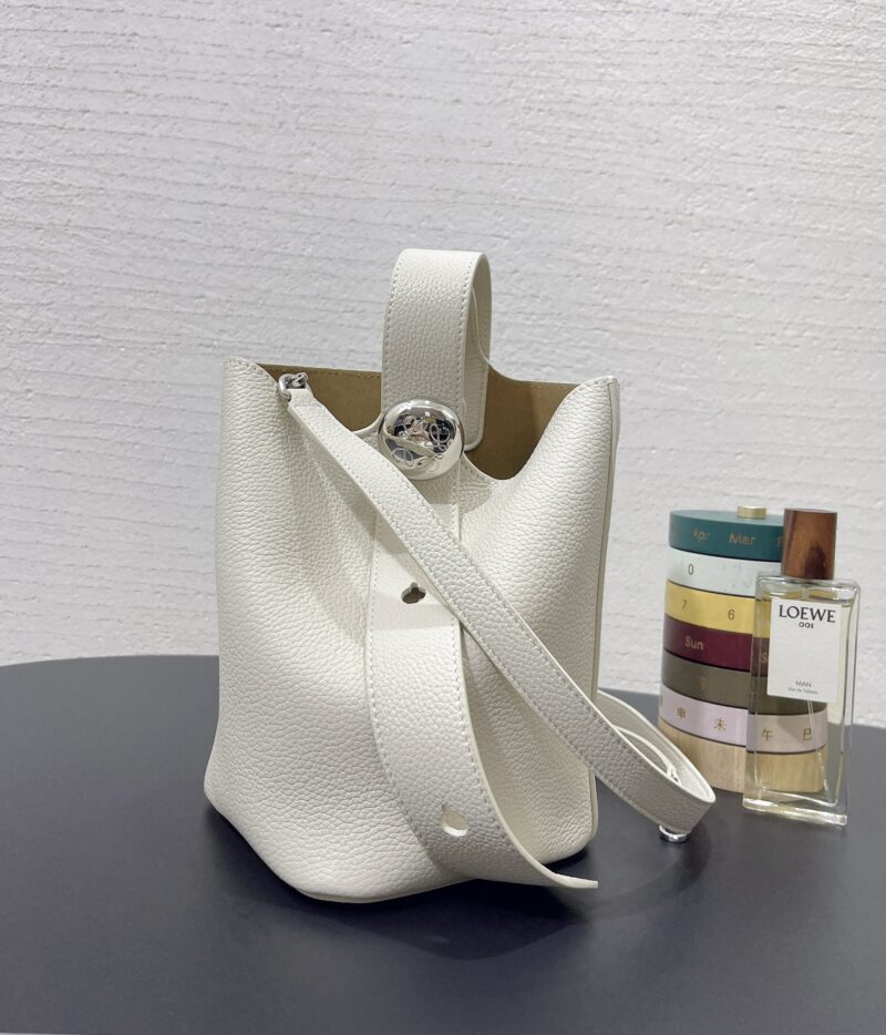 Loewe Mini Pebble Bucket bag White - Image 2