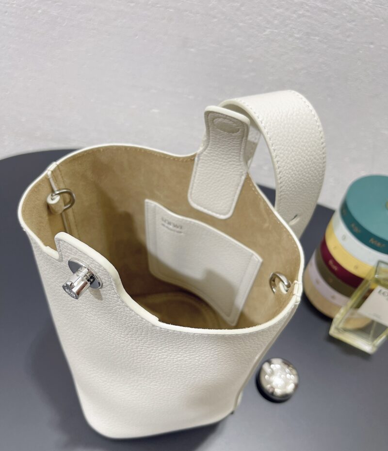 Loewe Mini Pebble Bucket bag White - Image 5