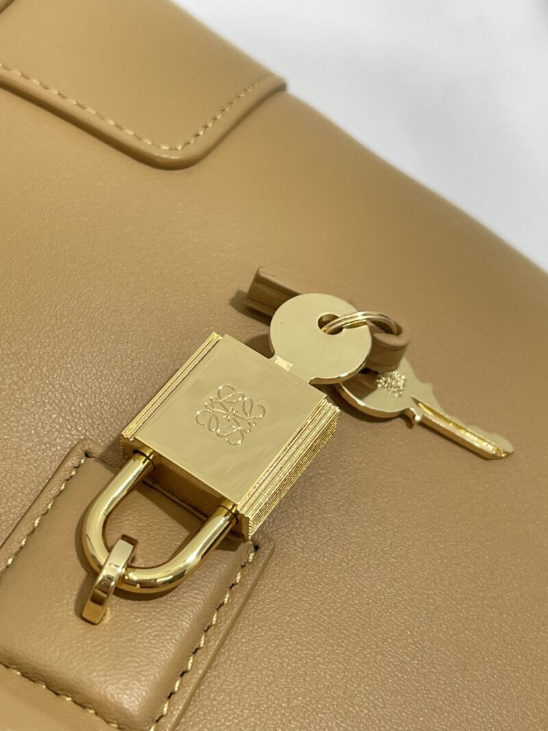 Loewe Amazona 23 bag Warm Desert - Image 3