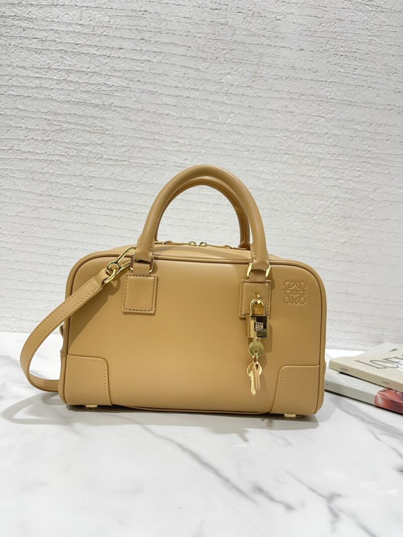 Replica Loewe Amazona 23 Bag in Warm Desert showcasing its premium leather and timeless design.