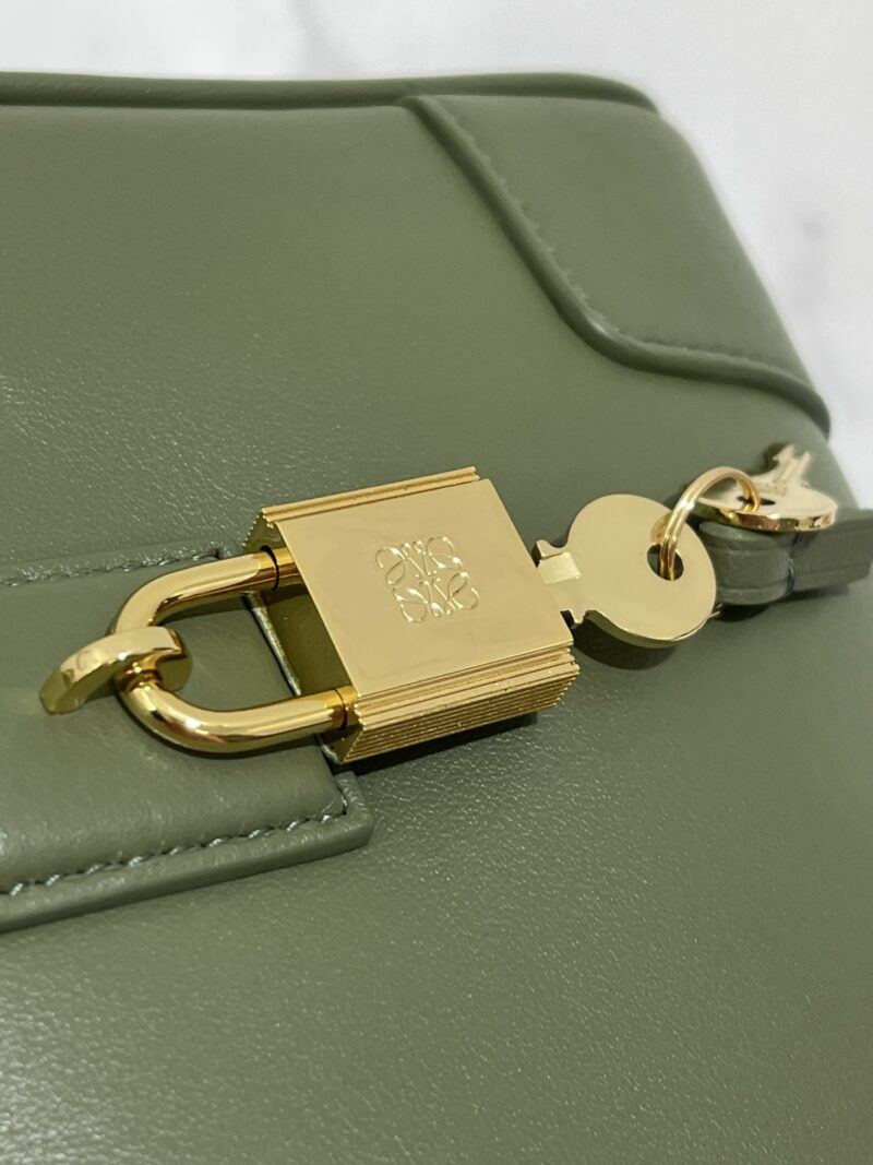 Loewe Amazona 23 bag Avocado Green - Image 4