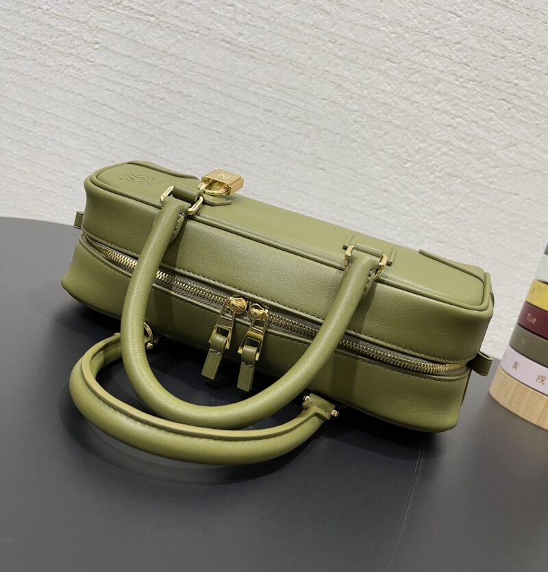 Loewe Amazona 23 Cropped bag Olive - Image 3