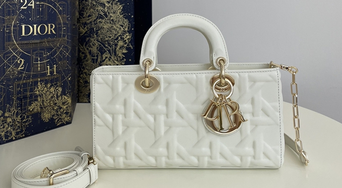 Explore high-quality replica Chanel bags, classic designer handbags