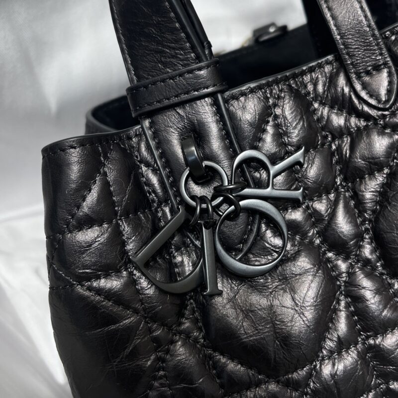 Medium Dior Toujours Bag Black Macrocannage Crinkled Calfskin - Image 3