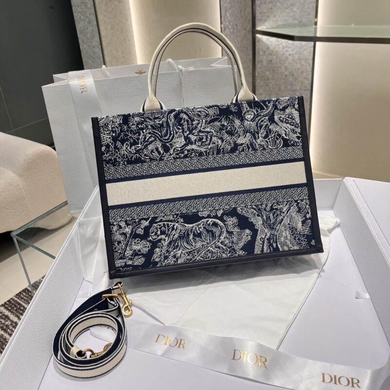 Medium Dior Book Tote White and Navy Blue Toile de Jouy Sauvage Embroidery with Navy Blue Calfskin - Image 9