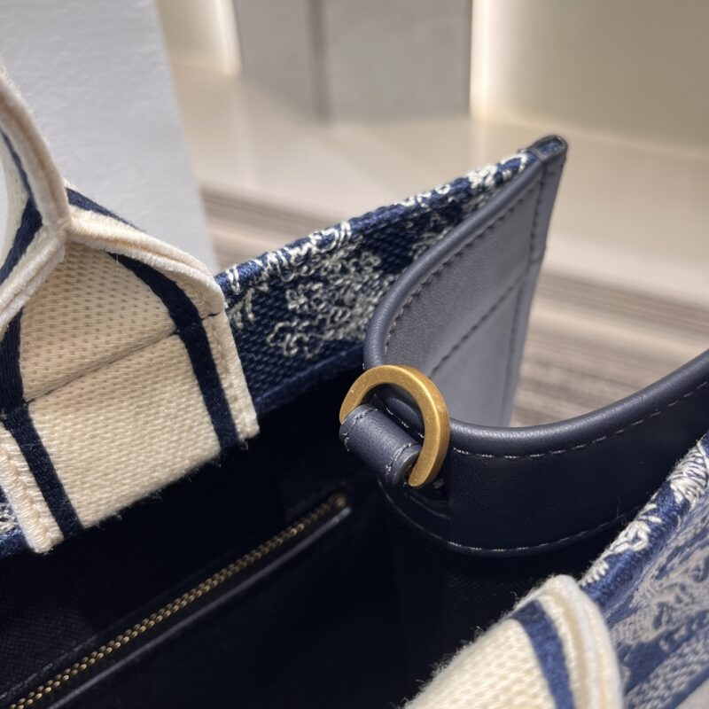 Medium Dior Book Tote White and Navy Blue Toile de Jouy Sauvage Embroidery with Navy Blue Calfskin - Image 5