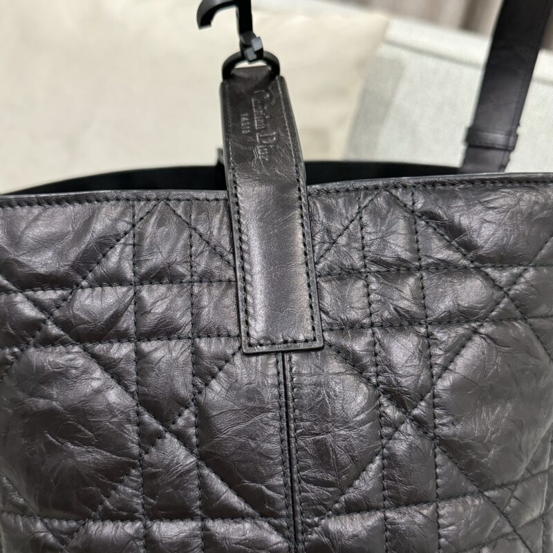 Medium Dior Toujours Bag Black Macrocannage Crinkled Calfskin - Image 4